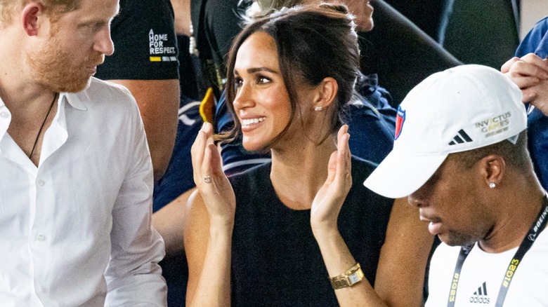 Meghan Markle applaudit