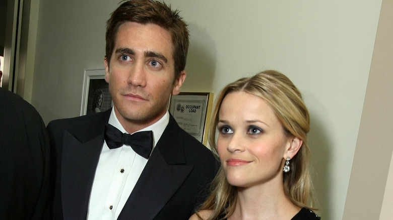 Jake Gyllenhaal et Reese Witherspoon posant