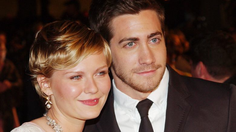 Kirsten Dunst et Jake Gyllenhaal souriants