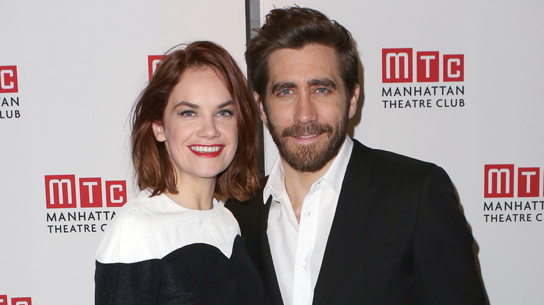 Ruth Wilson et Jake Gyllenhaal souriant