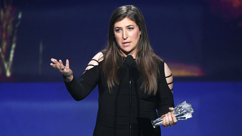 Mayim Bialik reçoit le prix