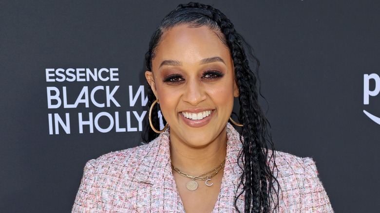 Tia Mowry souriante