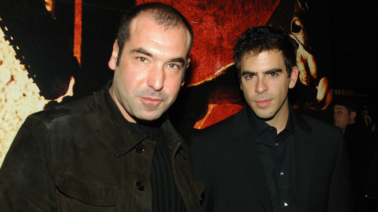 Rick Hoffman et Eli Roth posant