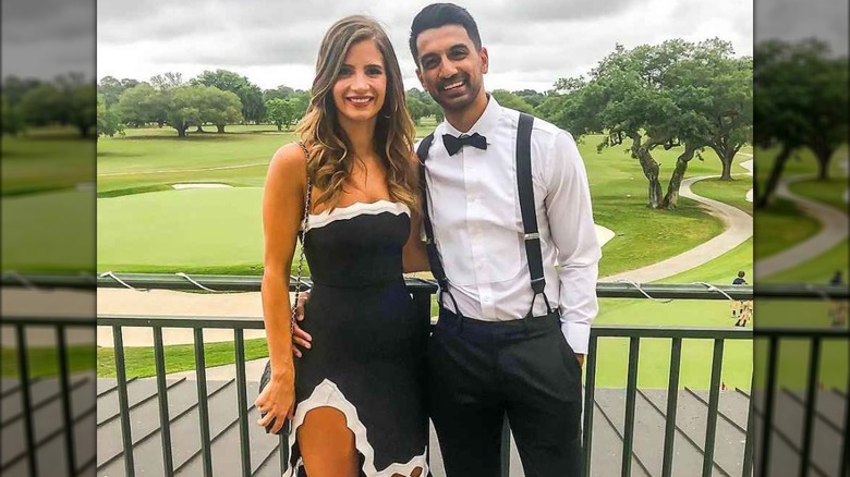 Naomie Olindo et Metul Shah en tenues en noir et blanc