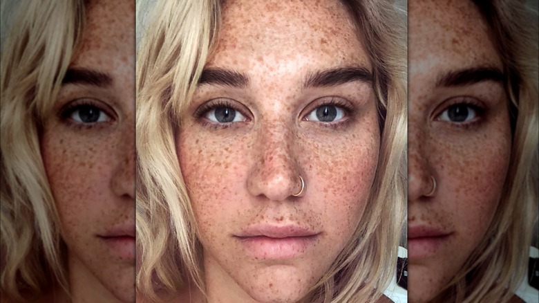 Kesha sans selfie maquillé