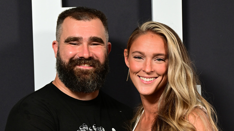 Jason et Kylie Kelce sur le tapis rouge