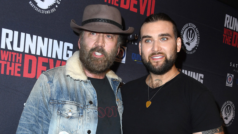 Nicolas Cage posant avec Weston Cage Coppola