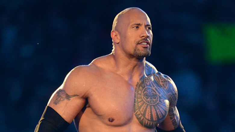 Dwayne Johnson torse nu