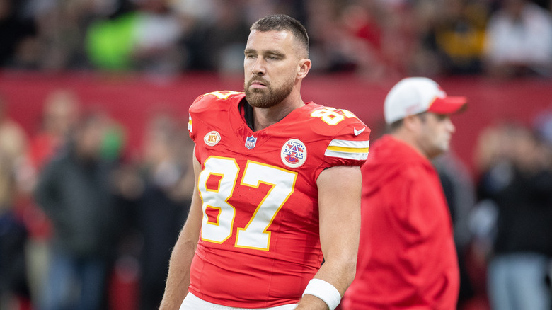 Travis Kelce joue au football