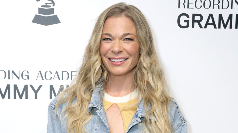 LeAnn Rimes, souriante