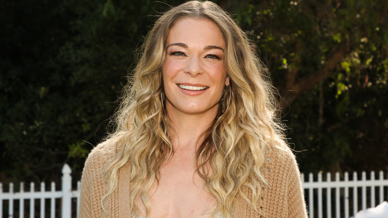 LeAnn Rimes, souriante