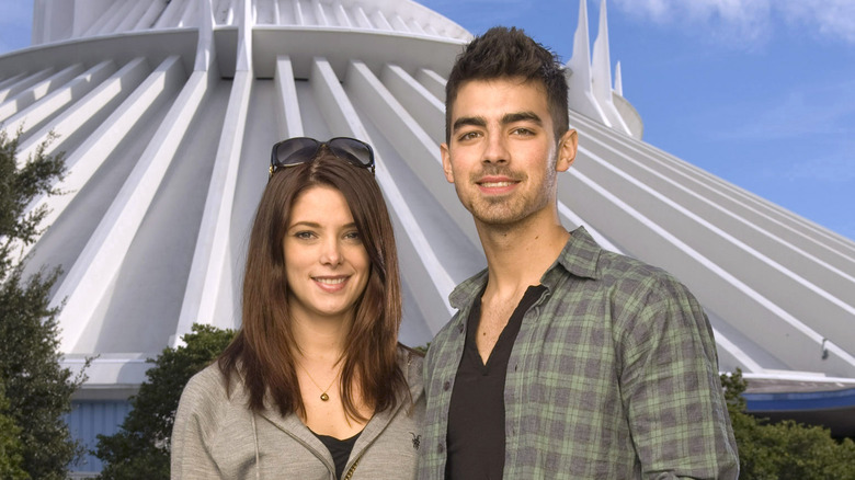 Joe Jonas et Ashley Greene posent ensemble