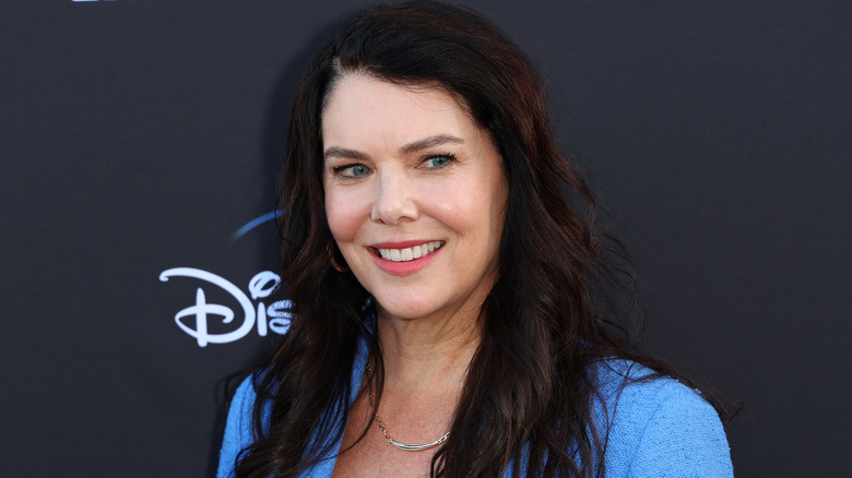 Lauren Graham posant