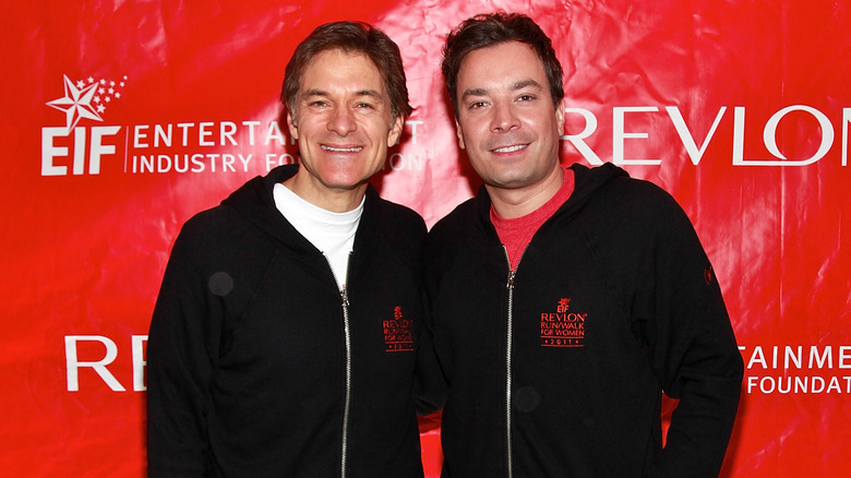 Le Dr Oz et Jimmy Fallon posent ensemble