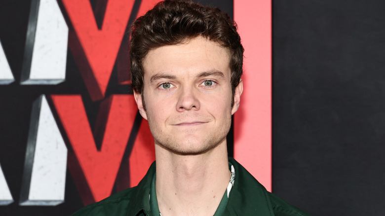 Comment le divorce des parents célèbres de Jack Quaid l’a affecté lorsqu’il était enfant