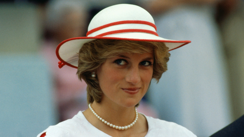 La princesse Diana posant