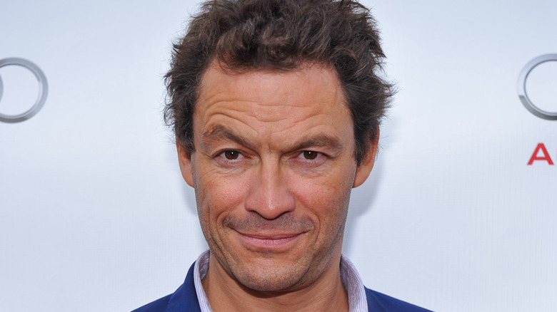 Dominic West souriant