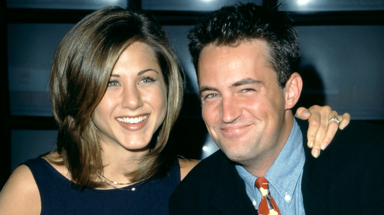 Jennifer Aniston brise le silence sur la mort de « Little Brother » Matthew Perry avec un hommage déchirant