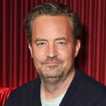 Le tweet cruel d’un ancien écrivain de SNL sur la mort de Matthew Perry suscite l’indignation