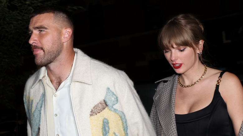 Taylor Swift et Travis Kelce posent ensemble