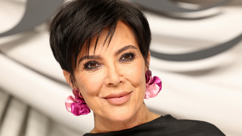 Kris Jenner posant