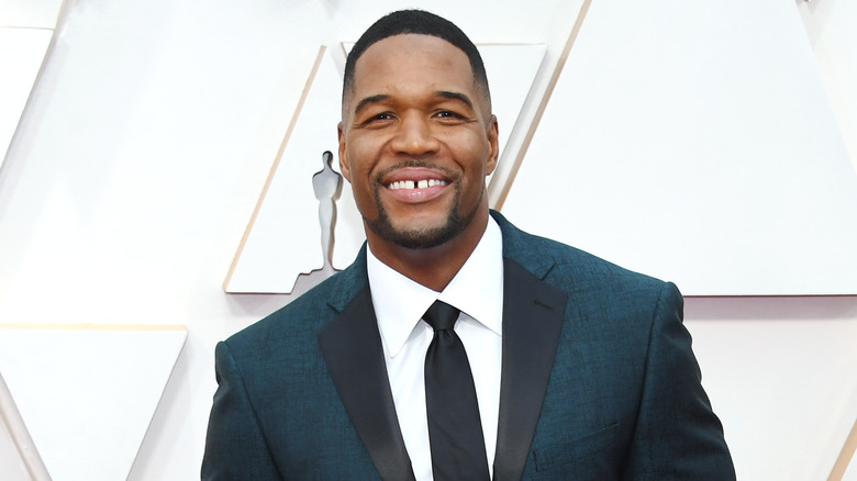 Michael Strahan nous laisse deviner sur une longue absence de GMA