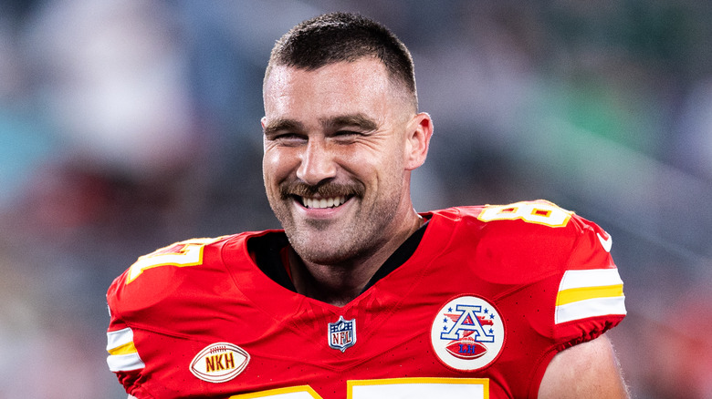 Pourquoi Travis Kelce remercie Erin Andrews d’avoir relancé sa romance avec Taylor Swift