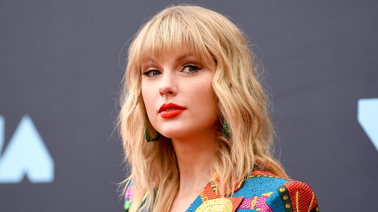 Taylor Swift a maintenant le sens de l’humour à propos du drame passé de Kanye West