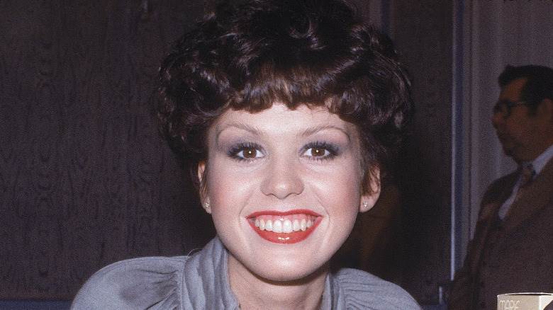 Marie Osmond cheveux bouclés sourire