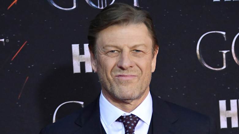 Sean Bean posant