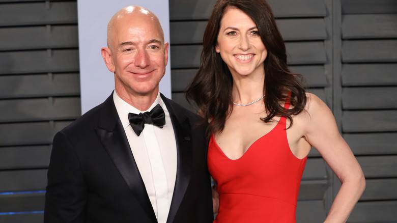  MacKenzie Scott et Jeff Bezos posant