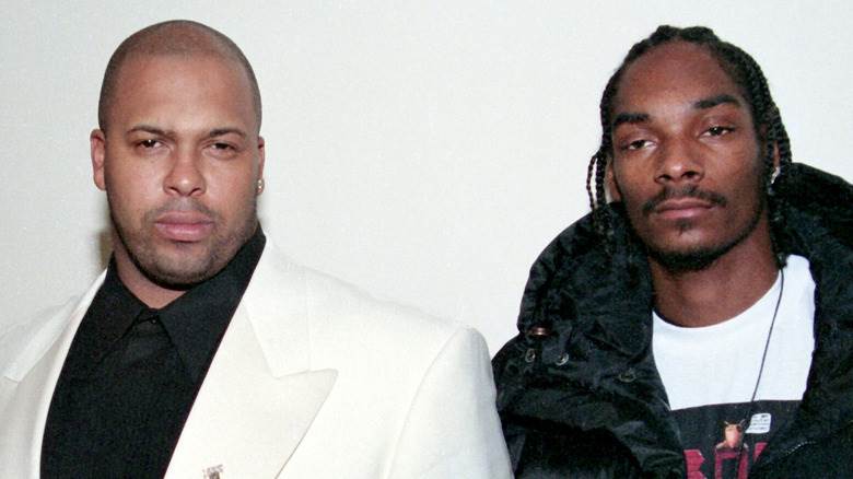 Suge Knight et Snoop Dogg regardent