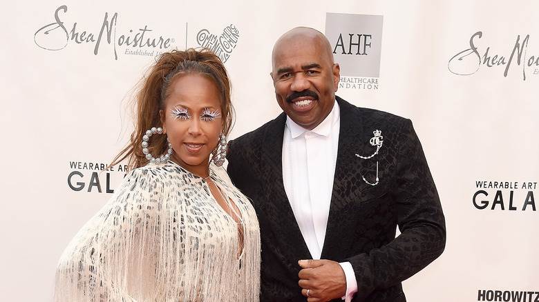 Marjorie Harvey et Steve Harvey posant ensemble