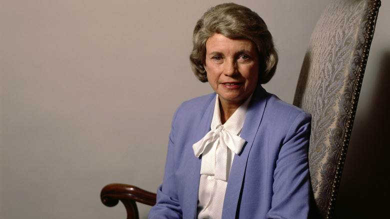 Sandra Day O'Connor, souriante