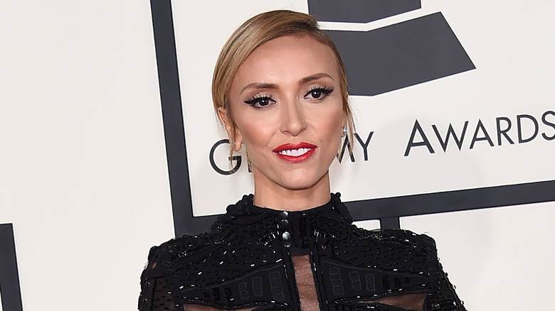 Giuliana Rancic posant lors d'un événement