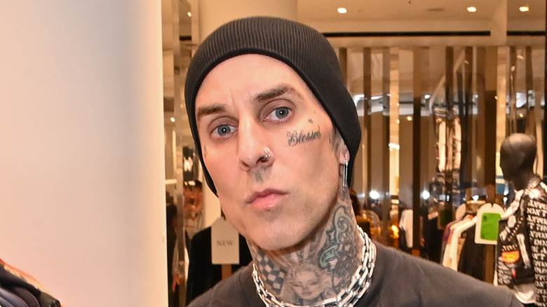 Travis Barker dans un magasin