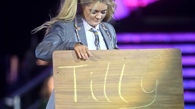 Tilly Ramsay ouvre un bureau avec son nom écrit dessus