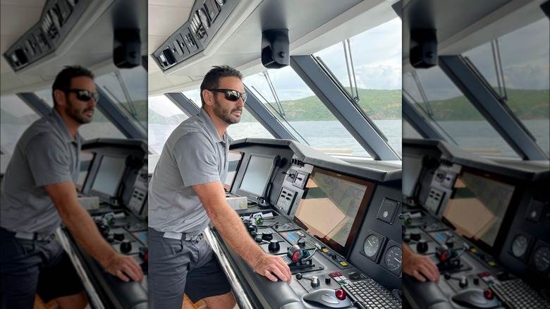 Jason Chambers commandant un yacht