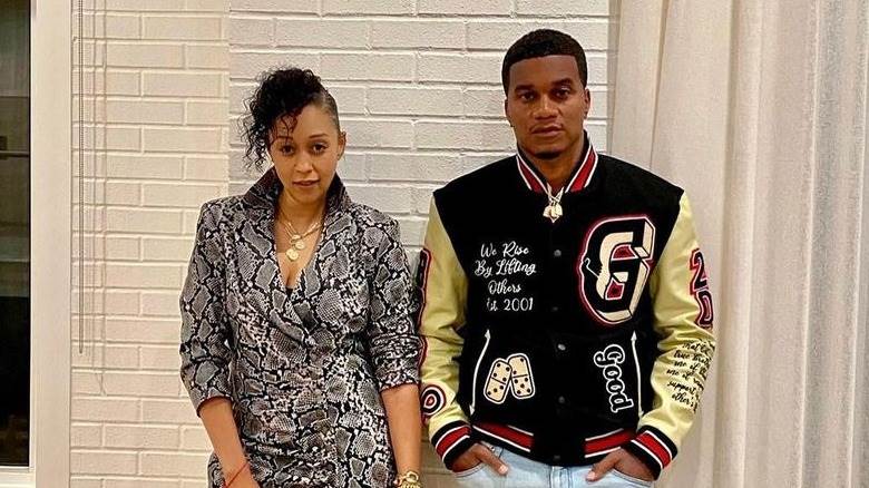 Tia Mowry et Cory Hardrict posant