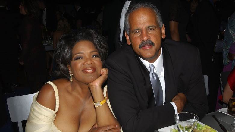 Oprah Wifrey assise avec Steadman Graham 