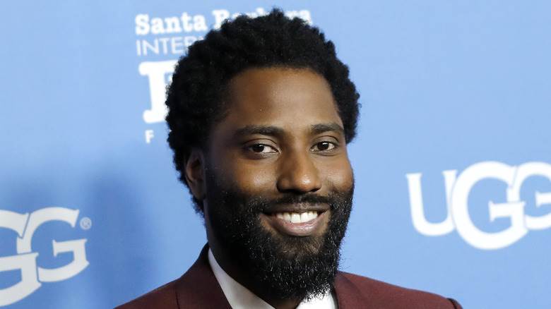 John David Washington souriant