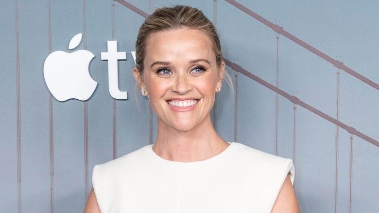 Reese Witherspoon posant lors d'un événement