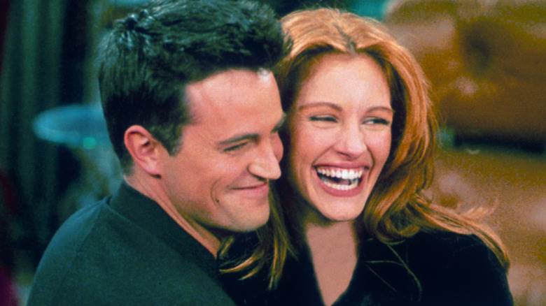 Matthew Perry et Julia Roberts rient