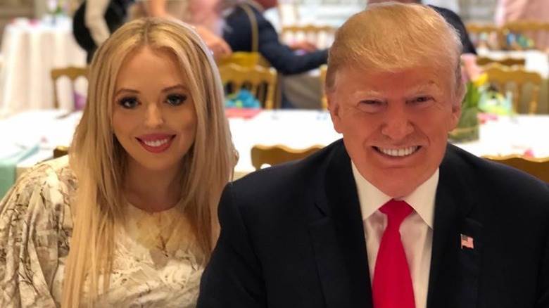 Tiffany Trump et Donald Trump souriant