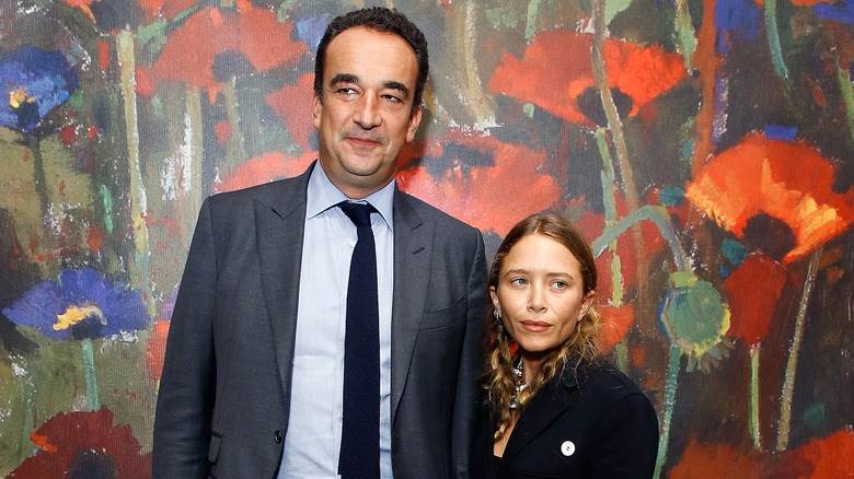 Olivier Sarkozy et Mary-Kate Olsen posent lors d'un événement