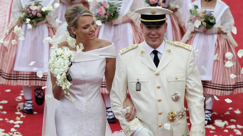 La princesse Charlène de Monaco et le prince Albert de Monaco le jour de leur mariage