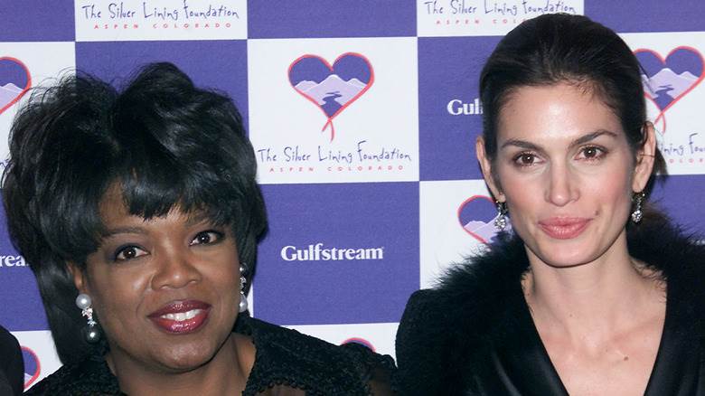 Oprah Winfrey et Cindy Crawford posant