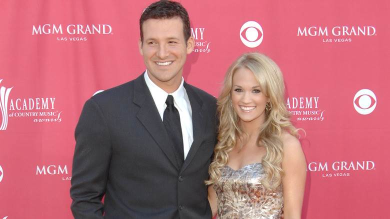 Carrie Underwood et Tony Romo posent ensemble