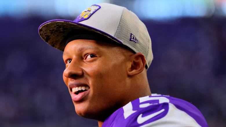 Joshua Dobbs en casquette des Vikings