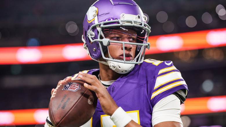 Joshua Dobbs joue pour les Vikings